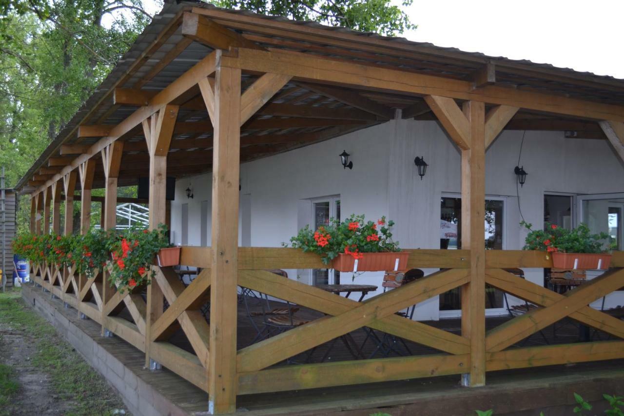Camping Szczecinek Domy Wypoczynkowe Ngoại thất bức ảnh
